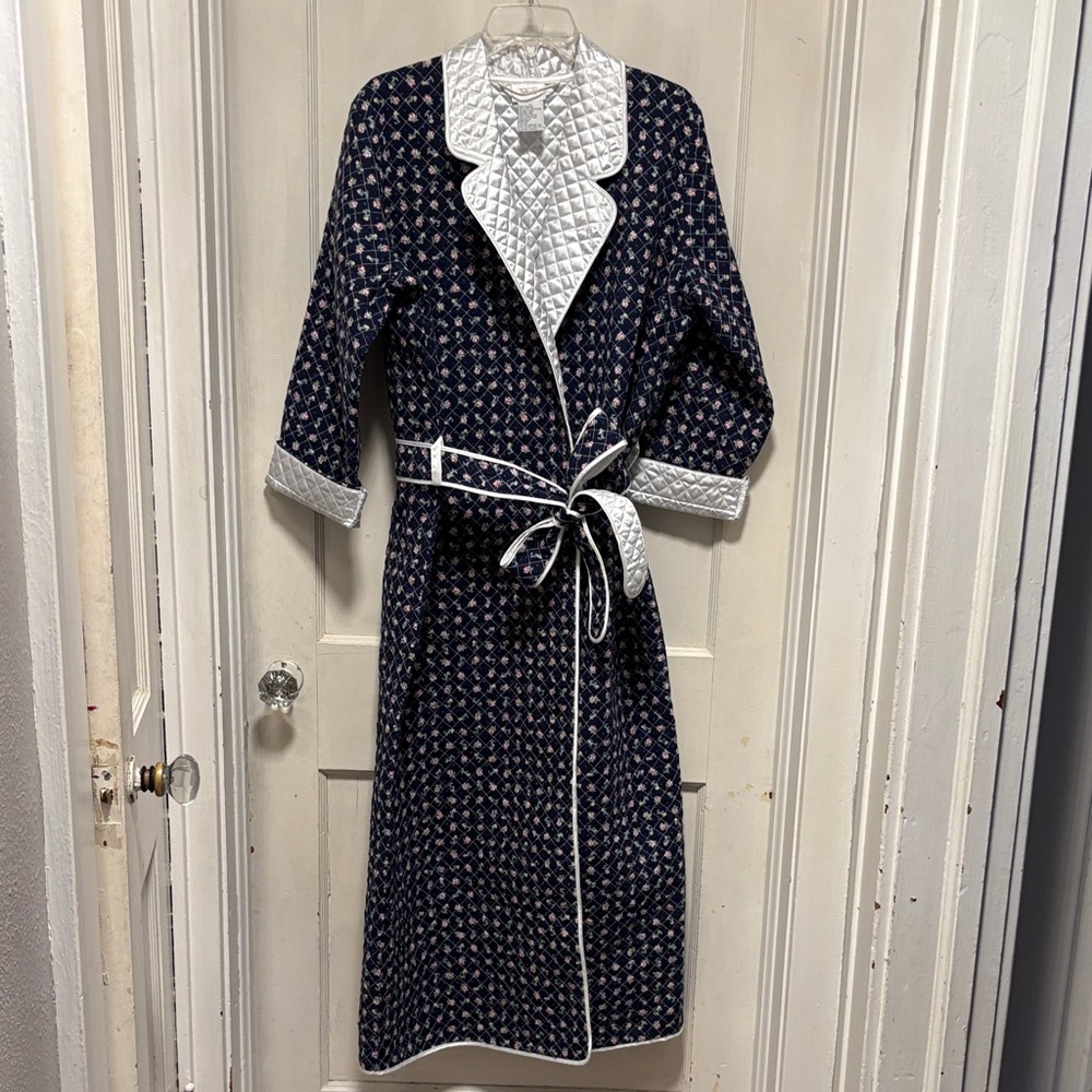 Vintage Talbots Intimate Navy White Floral Quilted Women's Robe Medium